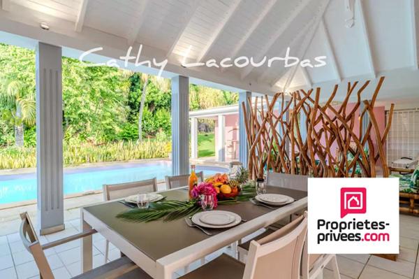 Rare, Villa d'architecte au coeur d'un parc paysager- Bouillante