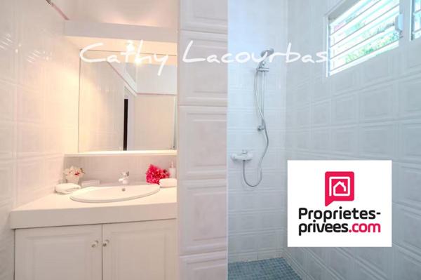 Rare, Villa d'architecte au coeur d'un parc paysager- Bouillante