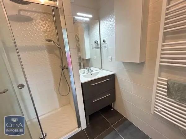 Appartement à louer 2 pièces 38.9m² Vaulx-en-Velin (69120)