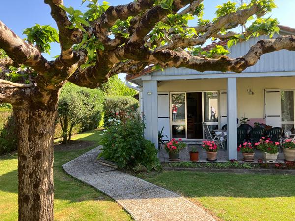 A Meschers sur Gironde, vente d'une maison de plain-pied, 83m², 3 chambres, à quelques minutes des plages, sans visà vis avec jardin arboré.