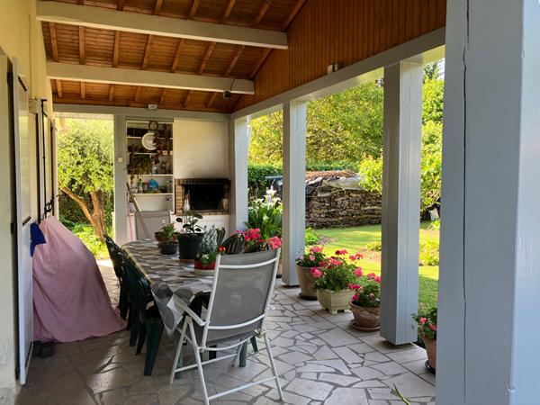 A Meschers sur Gironde, vente d'une maison de plain-pied, 83m², 3 chambres, à quelques minutes des plages, sans visà vis avec jardin arboré.