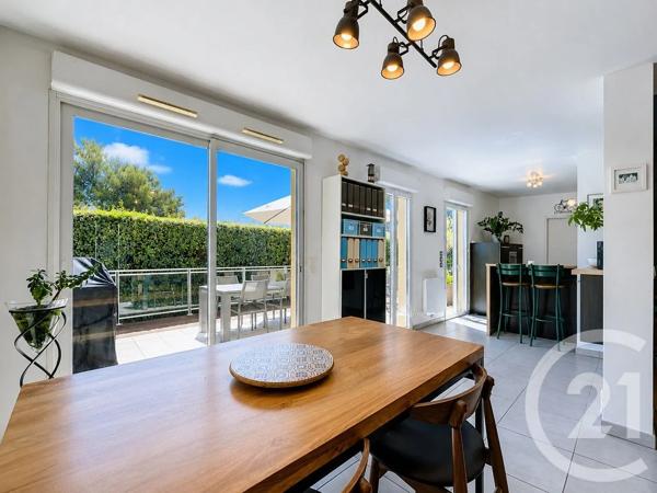 Maison à vendre  5 pièces - 97,51 m 2   ANTIBES  - 06