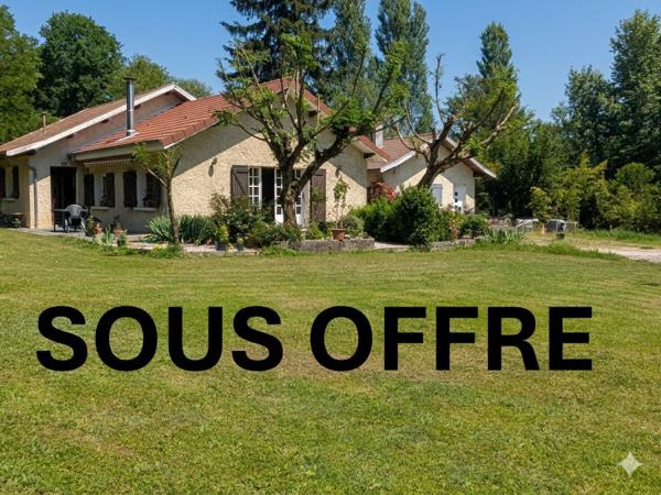 Maison plain pied de 130m² , dépendances et très grand terrain