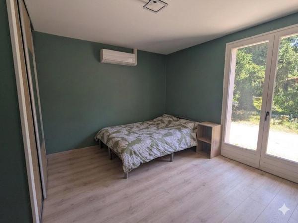 Maison plain pied de 130m² , dépendances et très grand terrain