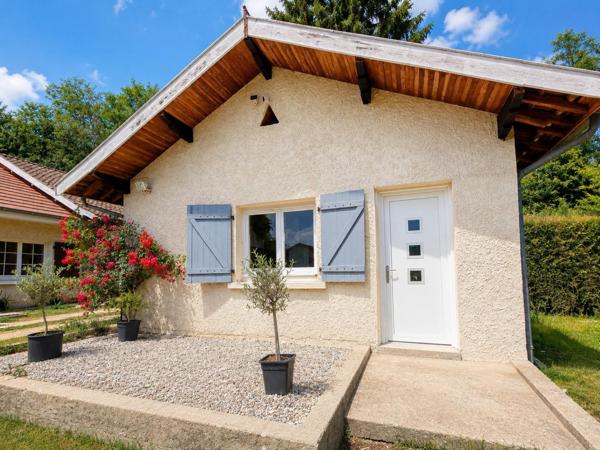 Maison plain pied de 130m² , dépendances et très grand terrain