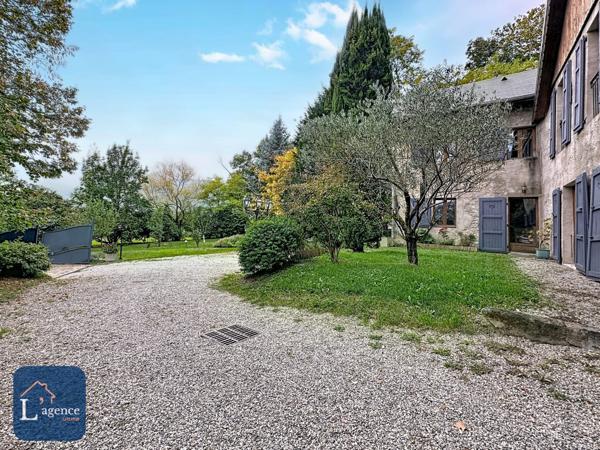 Ancien corps de ferme du XIX siécle avec maison d'hôtes