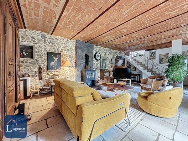 Ancien corps de ferme du XIX siécle avec maison d'hôtes