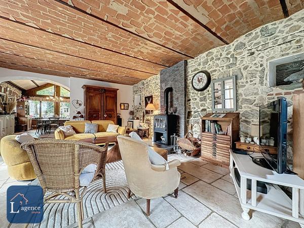 Ancien corps de ferme du XIX siécle avec maison d'hôtes