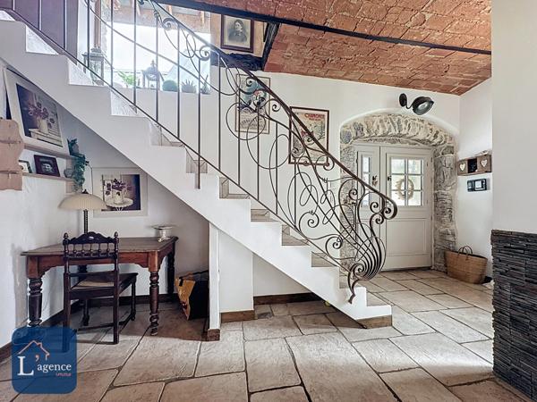 Ancien corps de ferme du XIX siécle avec maison d'hôtes