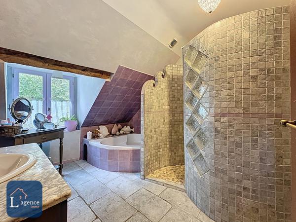 Ancien corps de ferme du XIX siécle avec maison d'hôtes