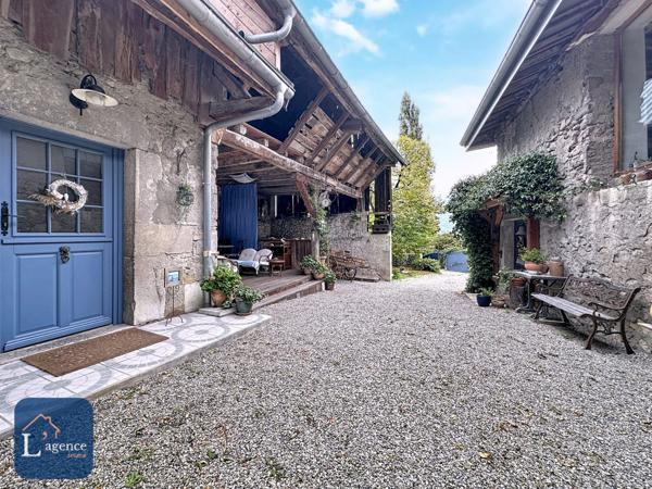 Ancien corps de ferme du XIX siécle avec maison d'hôtes