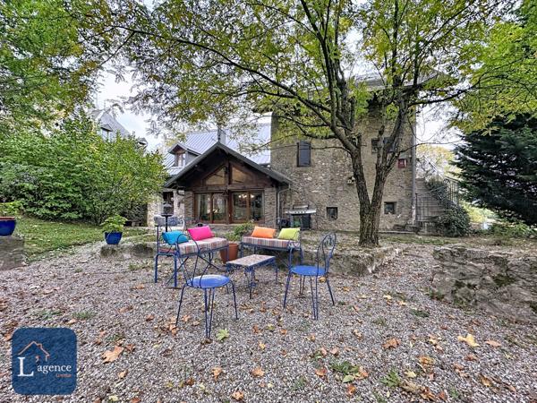 Ancien corps de ferme du XIX siécle avec maison d'hôtes