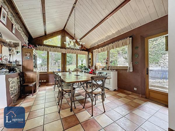 Ancien corps de ferme du XIX siécle avec maison d'hôtes