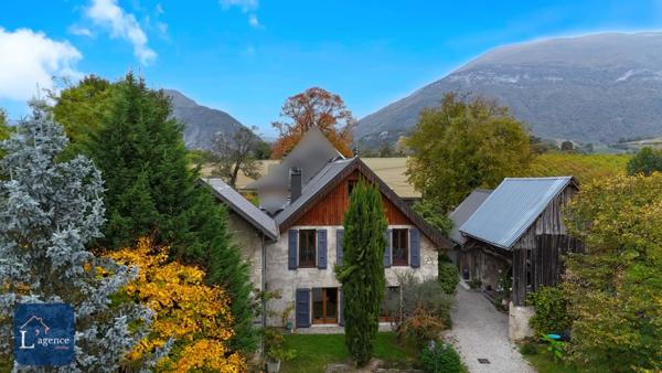 Ancien corps de ferme du XIX siécle avec maison d'hôtes