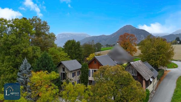 Ancien corps de ferme du XIX siécle avec maison d'hôtes