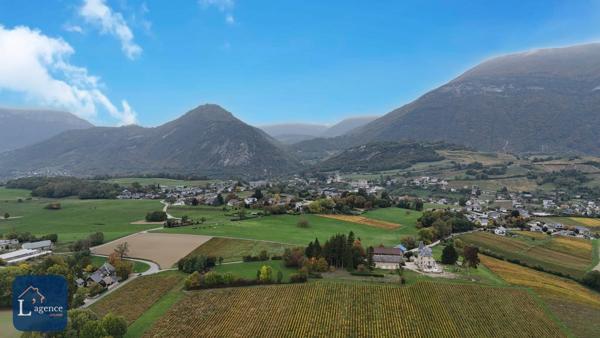Ancien corps de ferme du XIX siécle avec maison d'hôtes