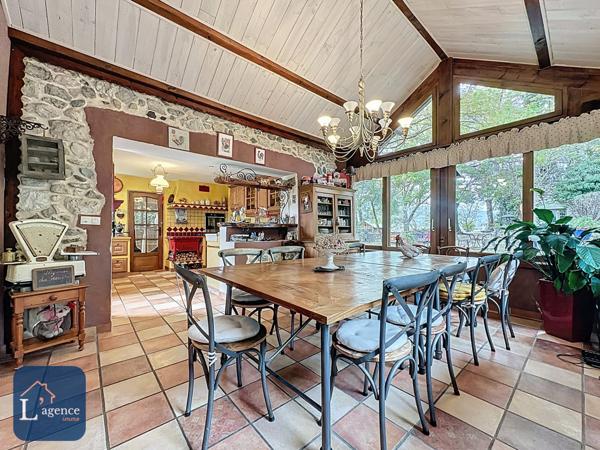 Ancien corps de ferme du XIX siécle avec maison d'hôtes