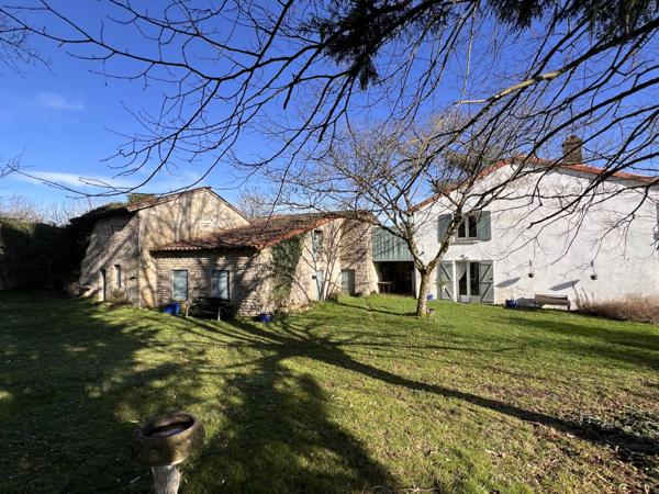 Maison 3 chambres, double salon, dépendances, garage 125m2