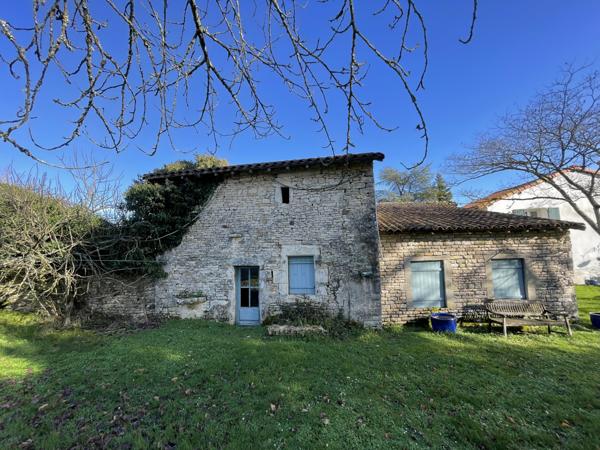 Maison 3 chambres, double salon, dépendances, garage 125m2