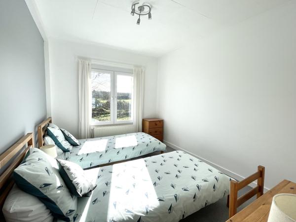 Maison 3 chambres, double salon, dépendances, garage 125m2