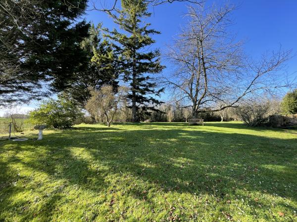 Maison 3 chambres, double salon, dépendances, garage 125m2