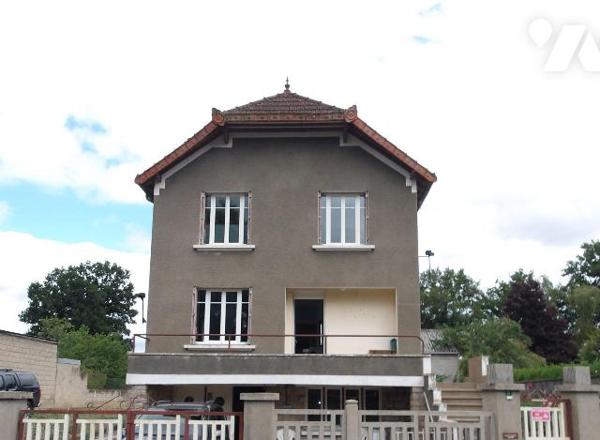 BETETE (23) CREUSE, A vendre maison élevée sur sous-sol, composé d'un garage avec partie chauff...