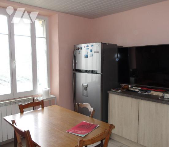 BETETE (23) CREUSE, A vendre maison élevée sur sous-sol, composé d'un garage avec partie chauff...