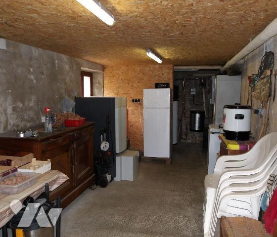 BETETE (23) CREUSE, A vendre maison élevée sur sous-sol, composé d'un garage avec partie chauff...