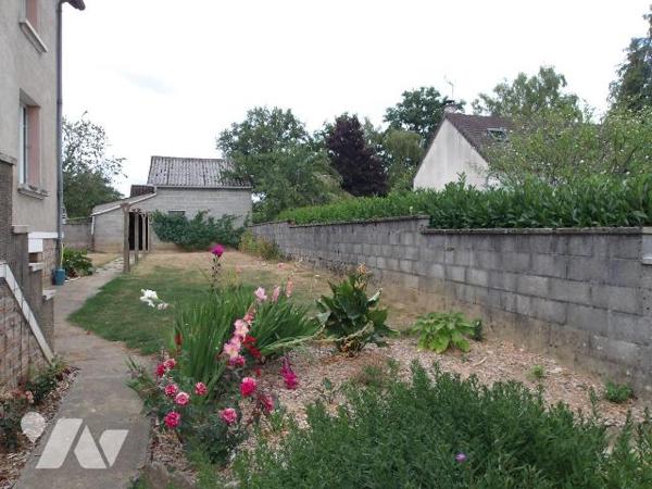 BETETE (23) CREUSE, A vendre maison élevée sur sous-sol, composé d'un garage avec partie chauff...