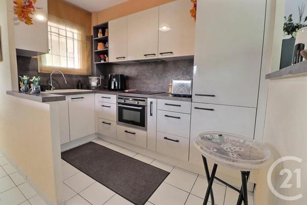 Appartement T3 à vendre  3 pièces - 65 m 2   PUGET SUR ARGENS  - 83