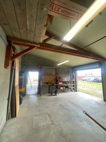 ENTREPÔT AVEC TERRAIN CONSTRUCTIBLE EN ZONE ARTISANALE – CESSIEU (38110)