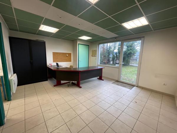 ENTREPÔT AVEC TERRAIN CONSTRUCTIBLE EN ZONE ARTISANALE – CESSIEU (38110)