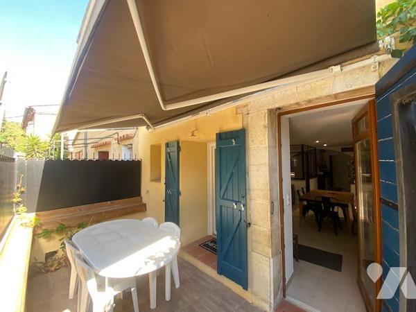 Signes, charmant studio de 39 m² entièrement rénové avec belle terrasse, aucun travaux à prévoir.