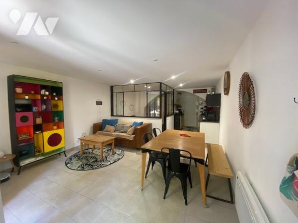 Signes, charmant studio de 39 m² entièrement rénové avec belle terrasse, aucun travaux à prévoir.