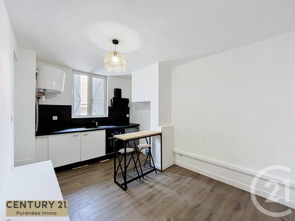 Immeuble à vendre  300 m 2   ST GAUDENS  - 31