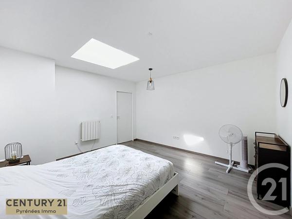 Immeuble à vendre  300 m 2   ST GAUDENS  - 31