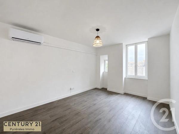 Immeuble à vendre  300 m 2   ST GAUDENS  - 31