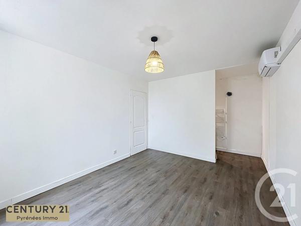 Immeuble à vendre  300 m 2   ST GAUDENS  - 31