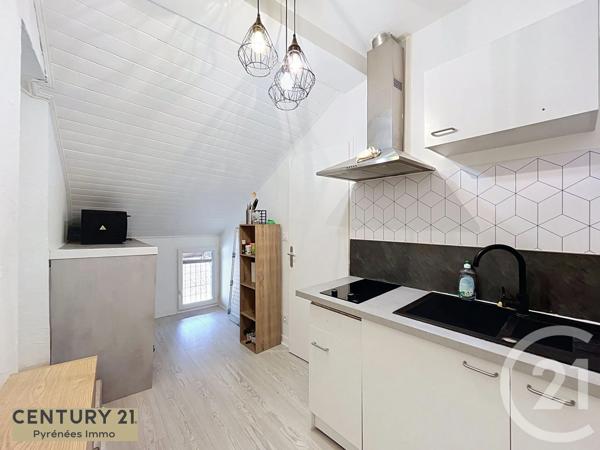 Immeuble à vendre  300 m 2   ST GAUDENS  - 31