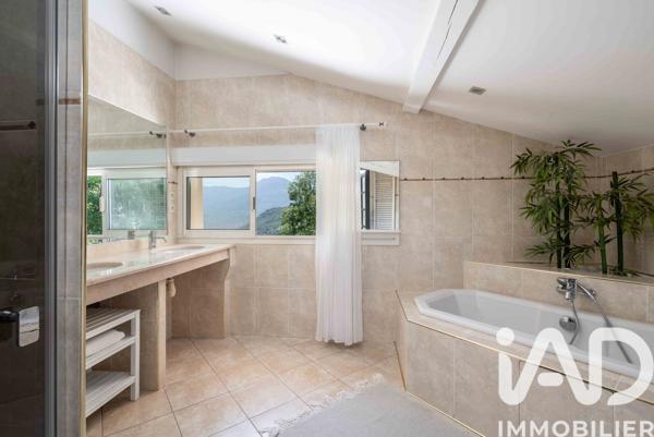 Maison à vendre 7 pièces 335,3 m² Corenc