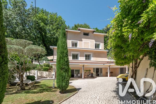 Maison à vendre 7 pièces 335,3 m² Corenc
