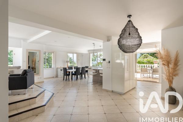Maison à vendre 7 pièces 335,3 m² Corenc
