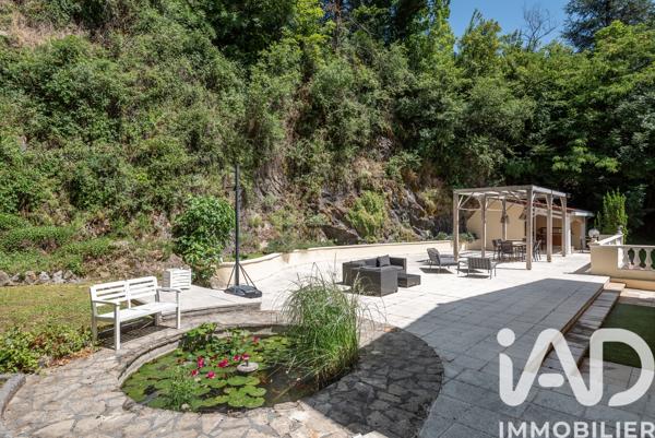 Maison à vendre 7 pièces 335,3 m² Corenc
