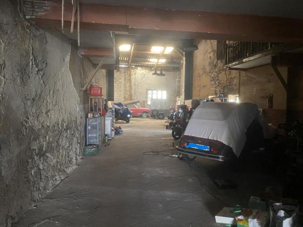 A vendre  Parking / Garage  280 m2  plein centre d' Oloron-Sainte-Marie