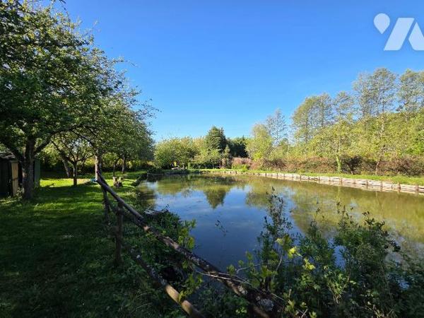 5 min. VILLAINES-LA-JUHEL, en campagne, terrain de loisirs (non constructible) sur lequel un pl...