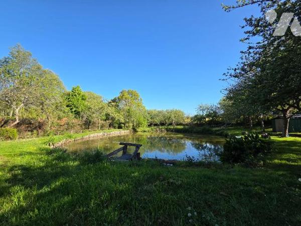 5 min. VILLAINES-LA-JUHEL, en campagne, terrain de loisirs (non constructible) sur lequel un pl...