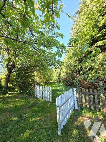 5 min. VILLAINES-LA-JUHEL, en campagne, terrain de loisirs (non constructible) sur lequel un pl...