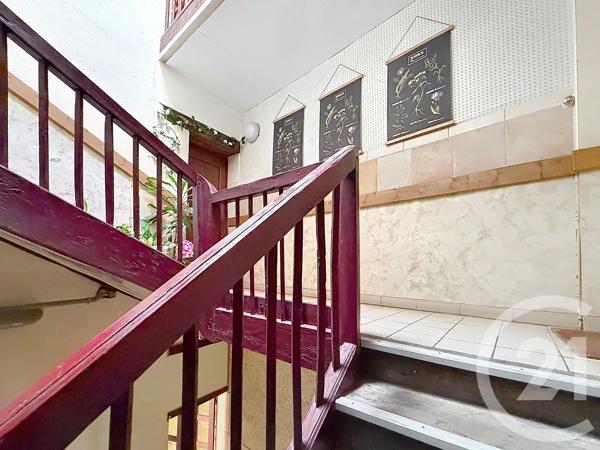 Immeuble à vendre  311 m 2   MONTAUBAN  - 82