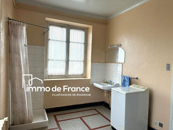 A 4 kilomètres de RIGNAC, maison de village 160 m² 5 chambres, four à pain et jardin