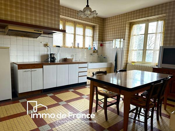 A 4 kilomètres de RIGNAC, maison de village 160 m² 5 chambres, four à pain et jardin